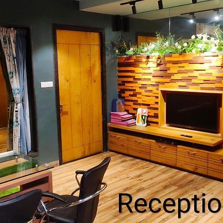 Entire Craftsman House With 2 Bedrooms Kitchen And More Rāipur Esterno foto
