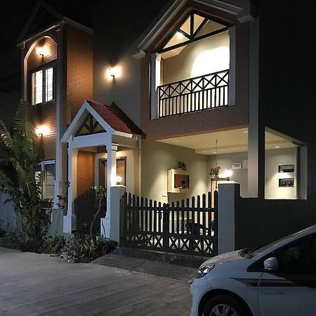 Entire Craftsman House With 2 Bedrooms Kitchen And More Rāipur Esterno foto
