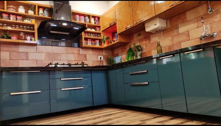 Entire Craftsman House With 2 Bedrooms Kitchen And More Rāipur Esterno foto