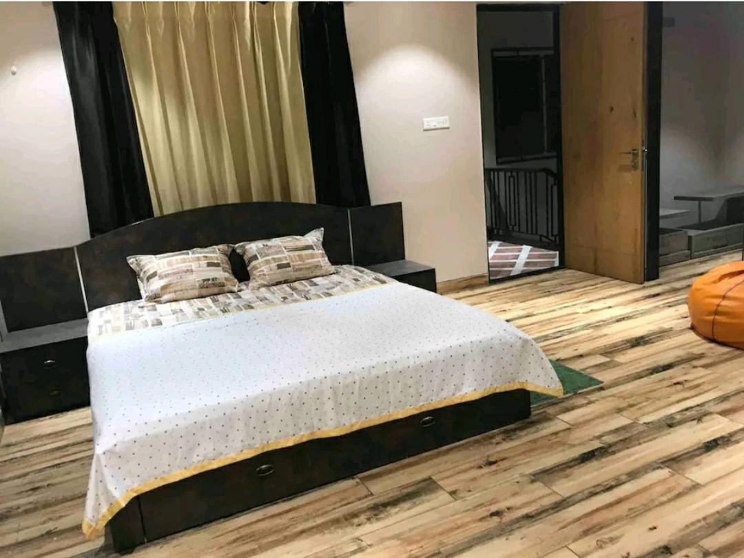 Entire Craftsman House With 2 Bedrooms Kitchen And More Rāipur Esterno foto